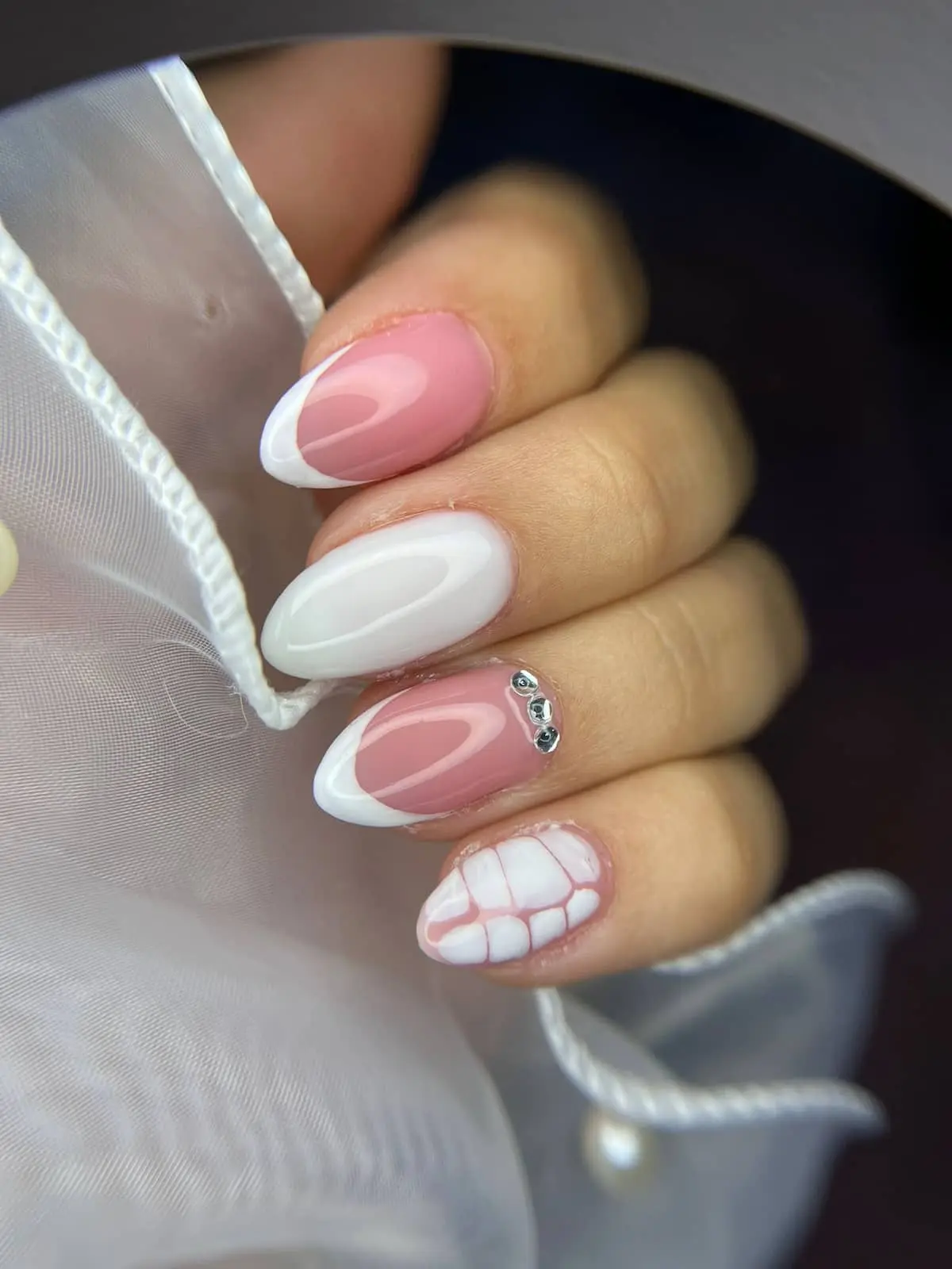 Aplicación de soft gel en uñas