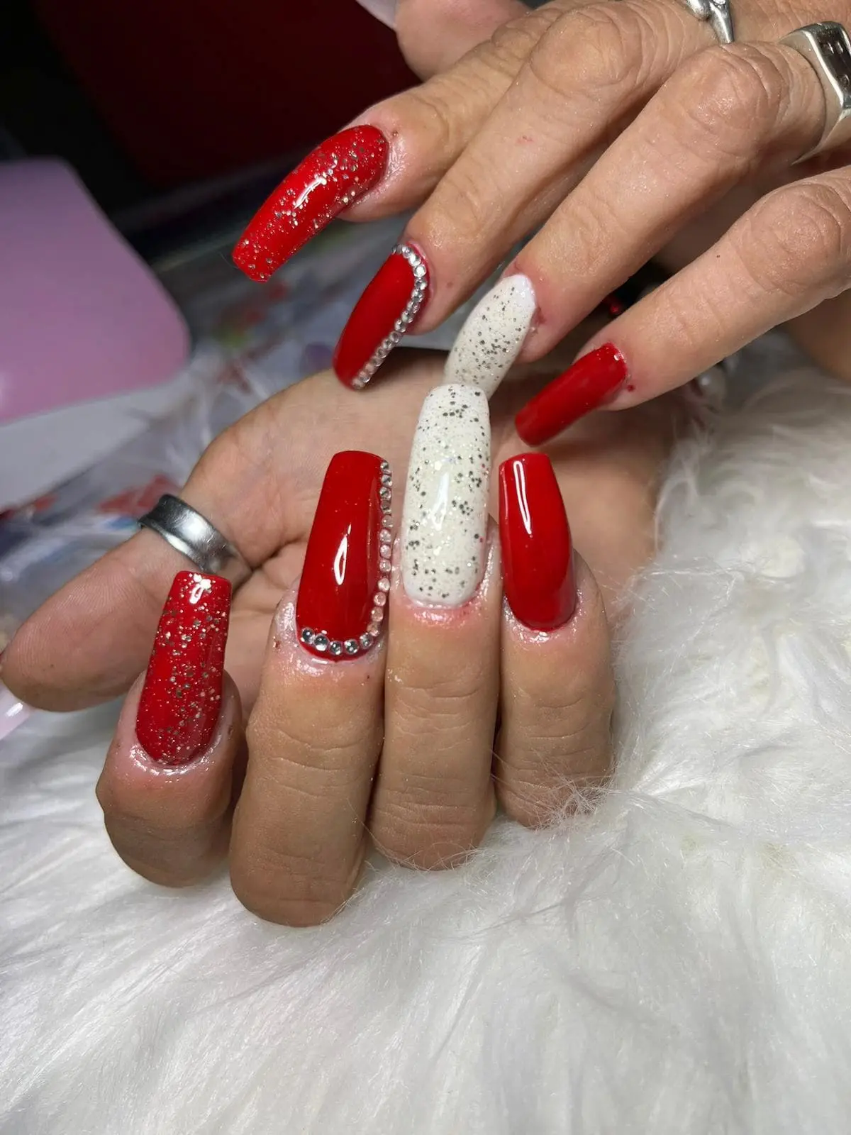 Servicio de uñas esculpidas