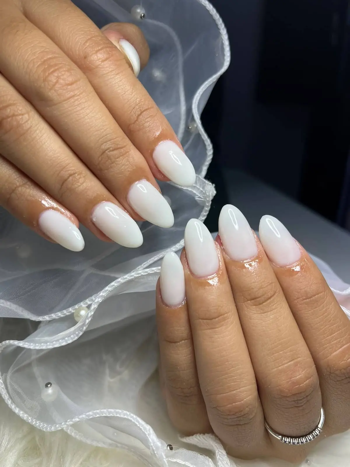 Uñas esmaltadas con estilo moderno